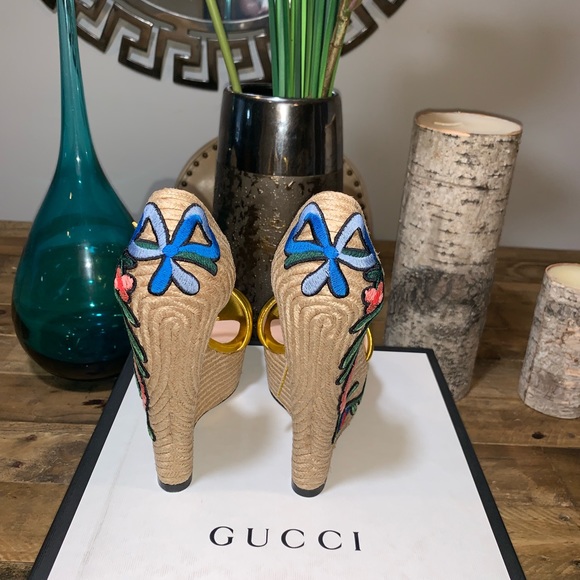 Gucci Embroidered Metallic Gold Espadrille Wedges - Picture 7 of 8